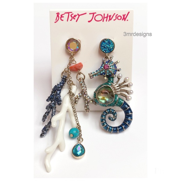 NWT Betsey Johnson 💋GLITTER REEF Gold Tone Crystals Mismatched Drop Earring - Picture 1 of 6